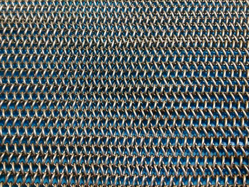 Конвейерная лента с усиленной конструкцией сцепления ячеек 